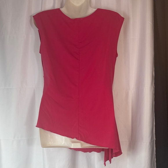 Chic Sleeveless Top with Floral Detail - Picture 8 of 9